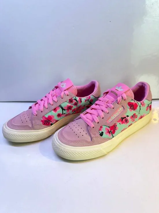 Adidas x AriZona Floral Sneakers – Women’s US 6 - Picture 3 of 15